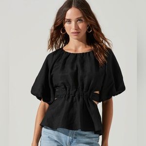 NWOT ASTR The Label VENDETTI CUTOUT PUFF SLEEVE TOP